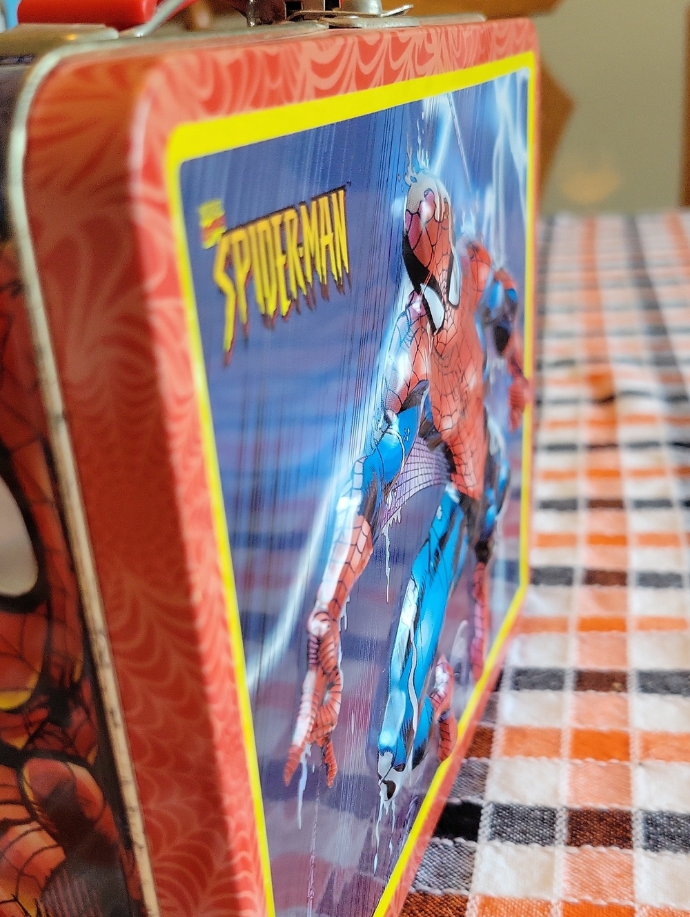 Marvel Spider-Man 3D Red and Blue Metal Lunch Box 2001 Marvel - Picture 8 of 9